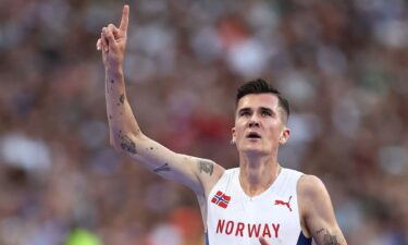 Jakob Ingebrigtsen prevails in men's 5000m final