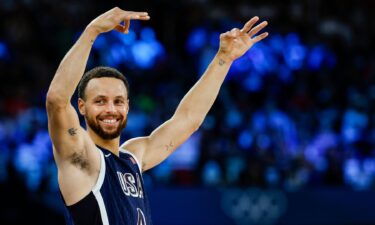 Curry erupts late as U.S. holds off France for gold