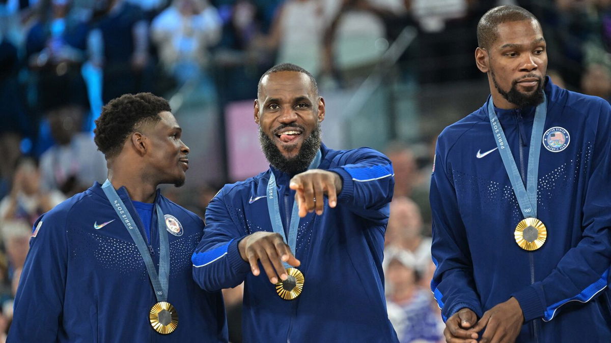 Team USA receives its gold medals after win over France