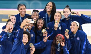 Watch the U.S. women's basketball team get its gold medals