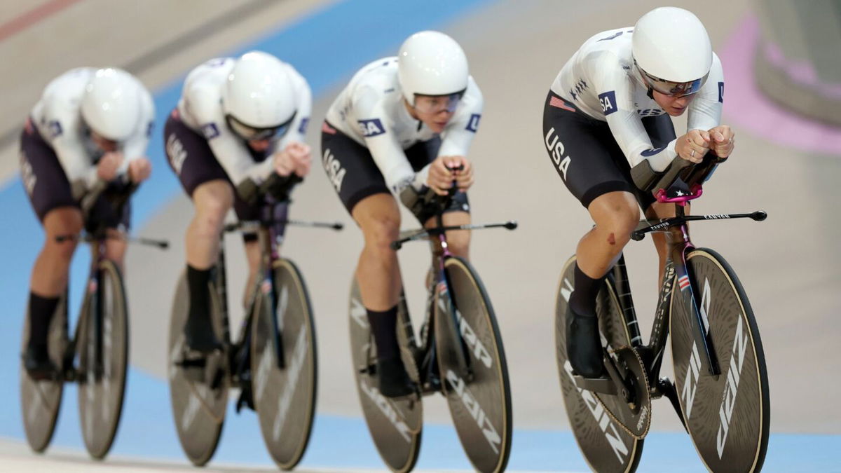 U.S. women's pursuit team wins race