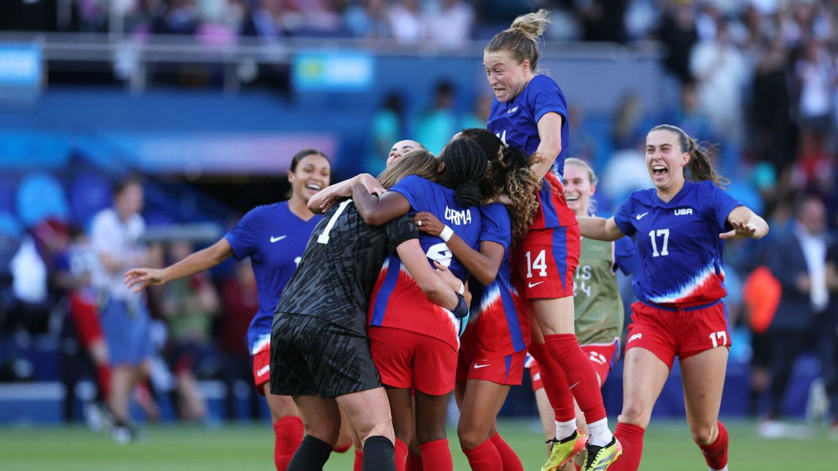 USWNT players in the gold medal match