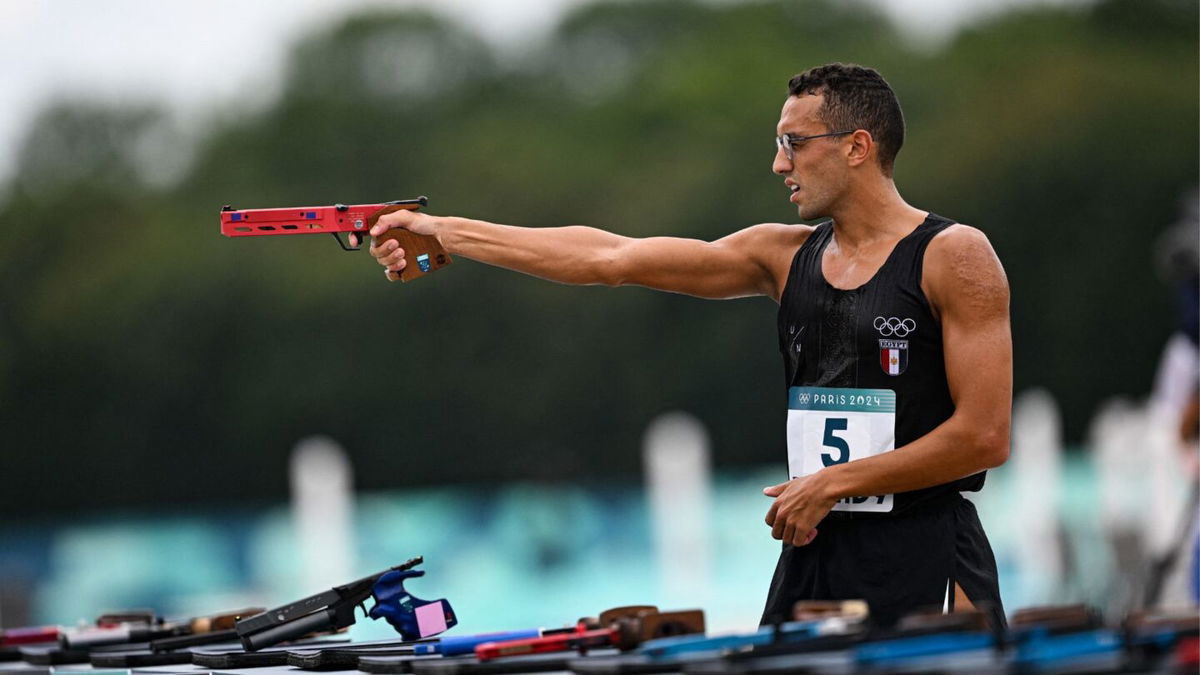 Elgendy shoots in the men's laser run