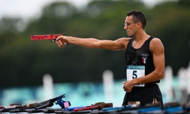 Elgendy shoots in the men's laser run