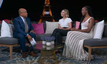 Mike Tirico chats with Heidi Gardner and Ego Nwodim