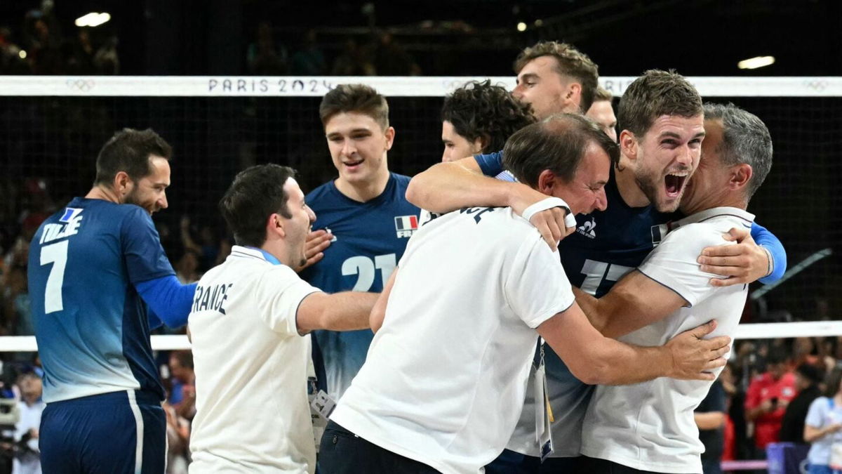 France eases past Italy to get to gold medal match