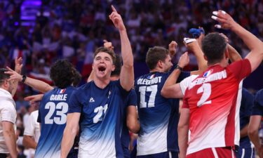 France dominates Poland to take back-to-back gold medals