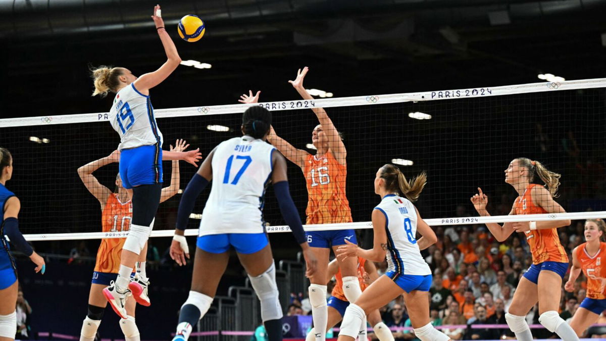 Italy dominates Netherlands to punch ticket to quarterfinals