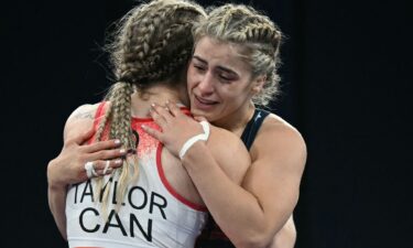 Helen Maroulis hugs opponent after winning bronze