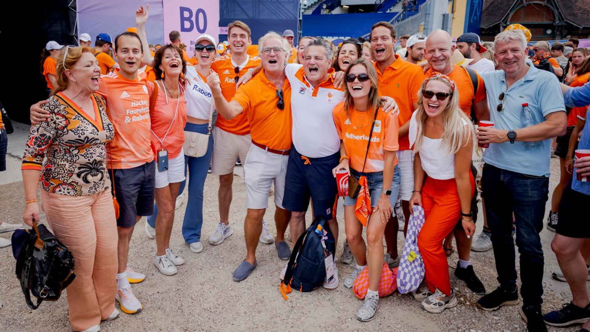 Netherlands women's field hockey coach Paul van Ass with his family during the  Paris Olympics match between the Netherlands and Argentina at the Stade Olympique Yves du Manoir on August 7