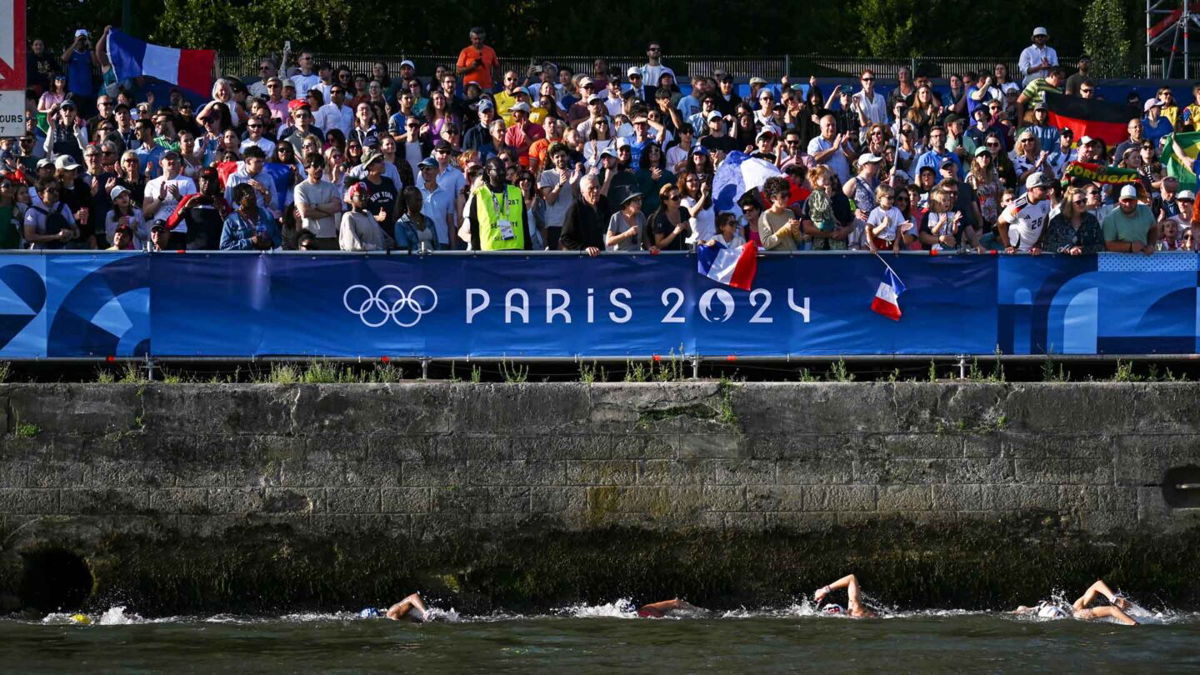 Spectators watch the women's 10km of marathon swimming in Paris