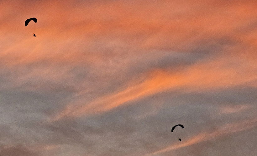 Sunset paragliders Pat Hogan Tumalo