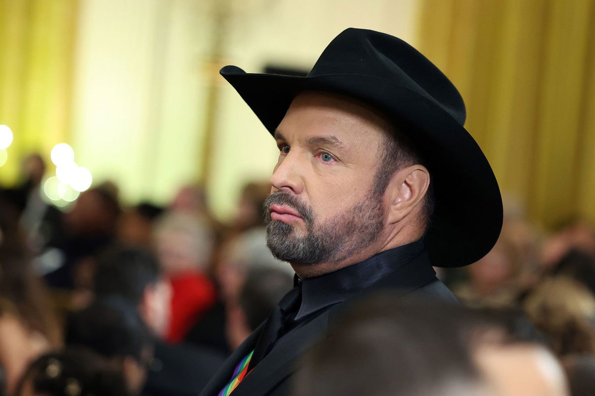 <i>Kevin Dietsch/Getty Images via CNN Newsource</i><br/>Garth Brooks