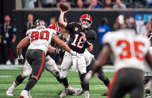 Kirk Cousins passes the ball against the Bucs in the second half.