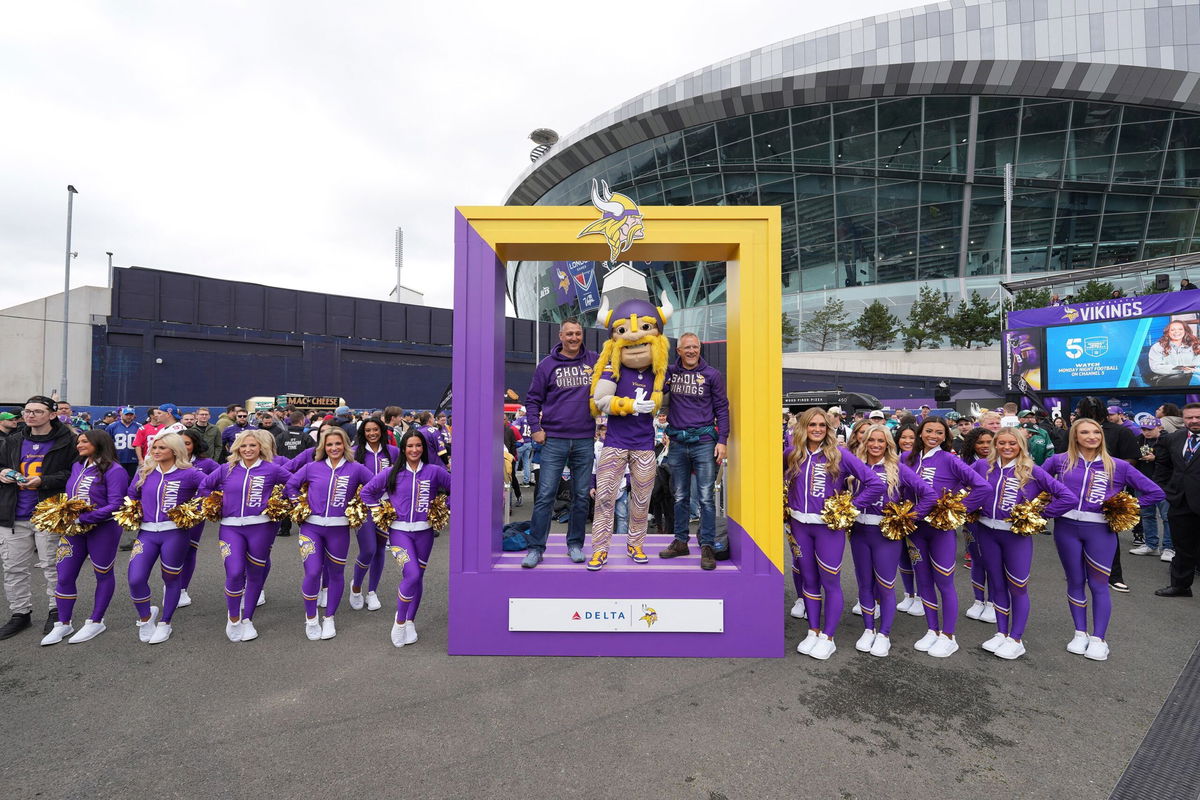 <i>Kirby Lee/USA Today Sports/Reuters via CNN Newsource</i><br/>Vikings fans pose with the team's mascot VIktor and cheerleaders before the game against the Jets.