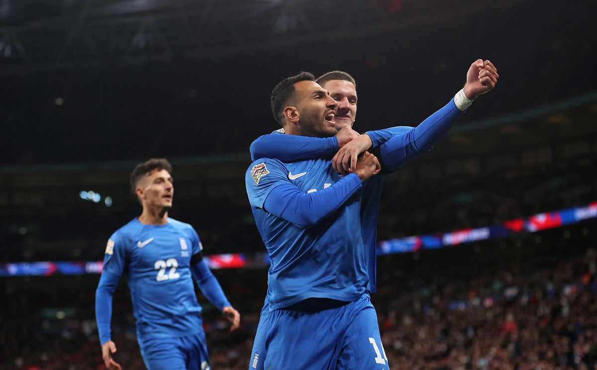 <i>Julian Finney/Getty Images via CNN Newsource</i><br/>Vangelis Pavlidis holds his black armband in honor of Baldock.