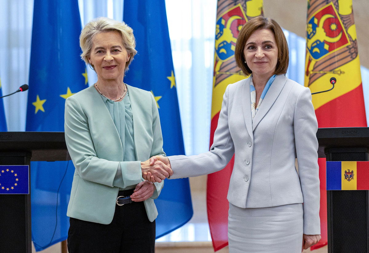 <i>Elena Covalenco/AFP/Getty Images via CNN Newsource</i><br/>Maia Sandu greets European Commission President Ursula von der Leyen in Chisinau on October 10.