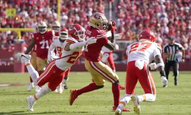 Aiyuk catches a pass between two Chiefs defenders during the game.