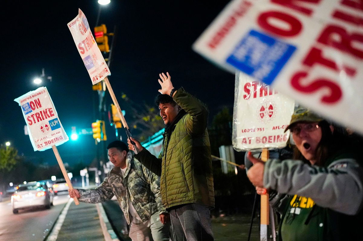 <i>Lindsey Wasson/AP via CNN Newsource</i><br/>Boeing employees work the picket line in Renton