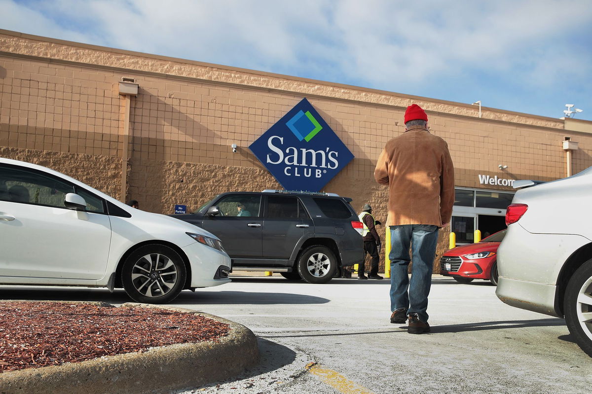 <i>Scott Olson/Getty Images via CNN Newsource</i><br/>Shoppers head into a Sam's Club store in January 2018 in Streamwood