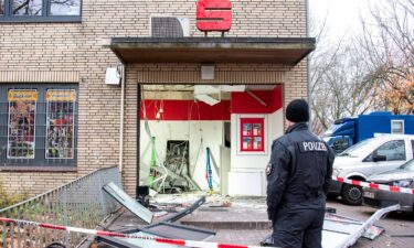 A bank branch with a blown-up ATM in Neuschönningstedt