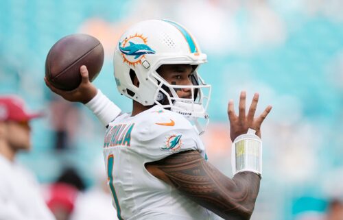 Miami Dolphins quarterback Tua Tagovailoa warming up before game against the Arizona Cardinals.