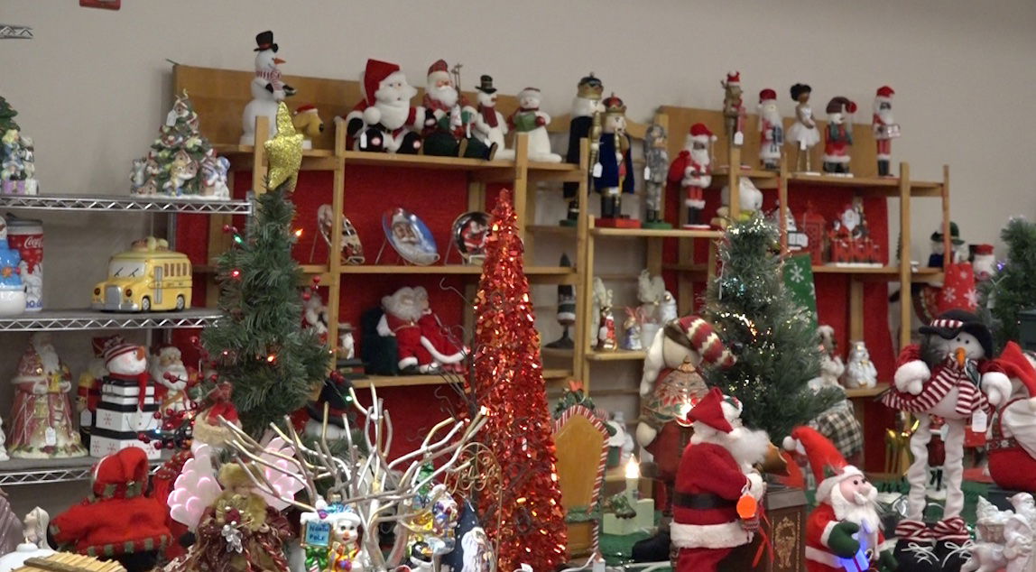 10th annual Old Fashion Christmas brings hundreds of vendors, visitors to the Redmond Fairgrounds