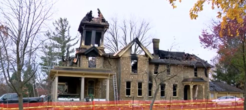 <i>WDJT via CNN Newsource</i><br/>Fire destroys historic Meinhardt Mansion in Burlington