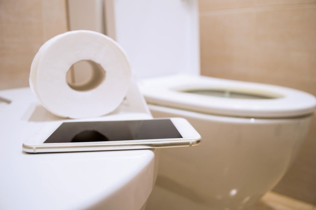 <i>Manuel faba/iStockphoto/Getty Images via CNN Newsource</i><br/>Leave your devices behind when you head to the bathroom