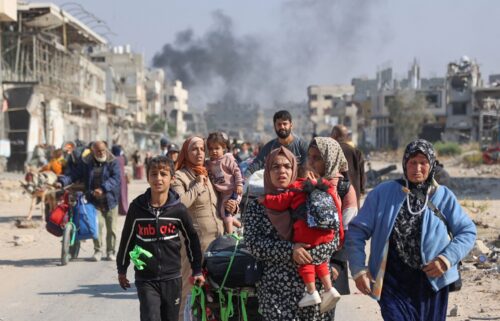 Palestinians displaced from shelters in Beit Hanoun cross into Jabalia