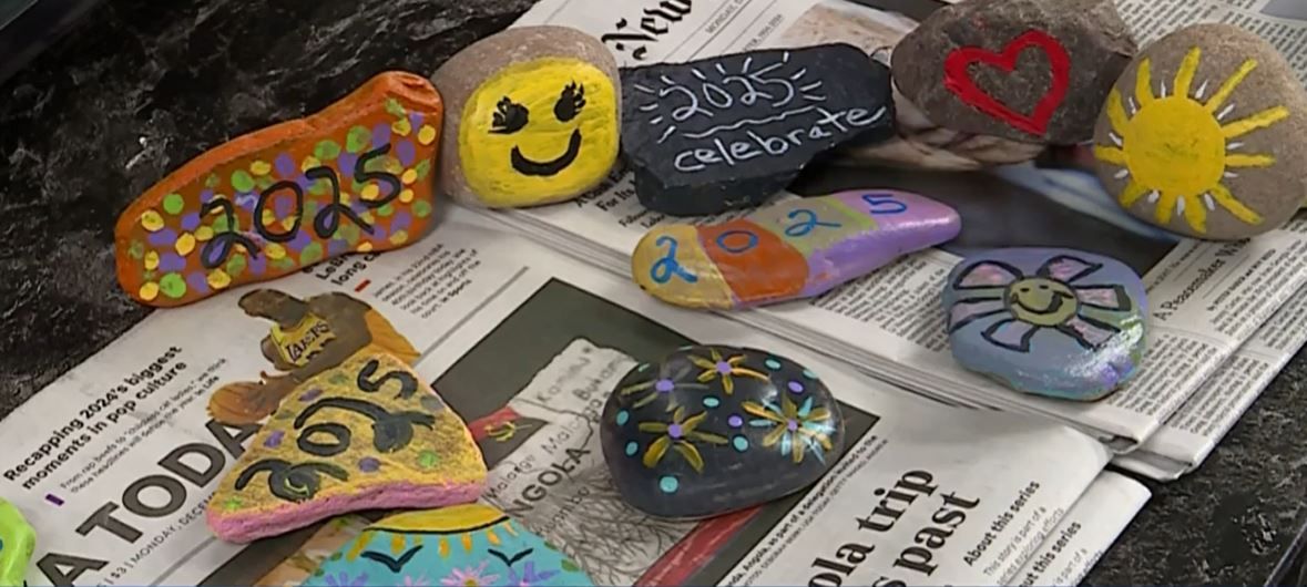 <i>WDJT via CNN Newsource</i><br/>A mother and daughter uses painted rocks to spread inspirational messages for the new year.