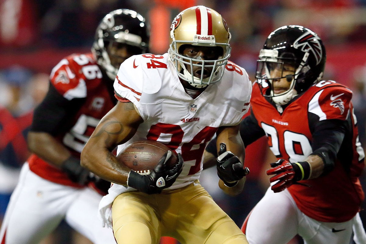 <i>Kevin C. Cox/Getty Images via CNN Newsource</i><br/>Moss plays for the San Francisco 49ers on January 20