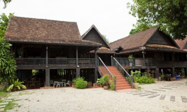 Baan Sao Nak is an old teak house believed to have been constructed in 1895.