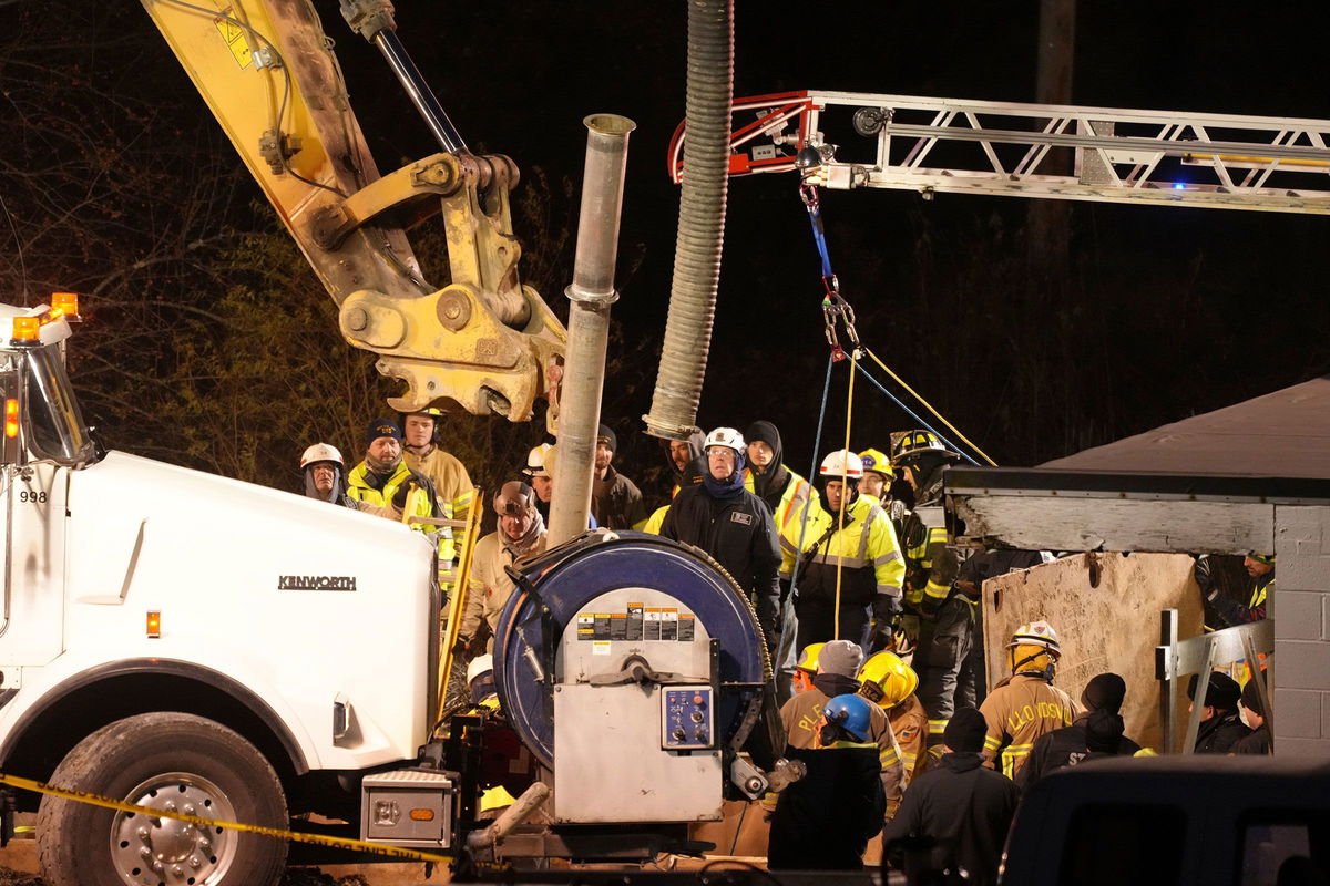 <i>Gene J. Puskar/AP via CNN Newsource</i><br/>Rescue workers search a sinkhole for Elizabeth Pollard