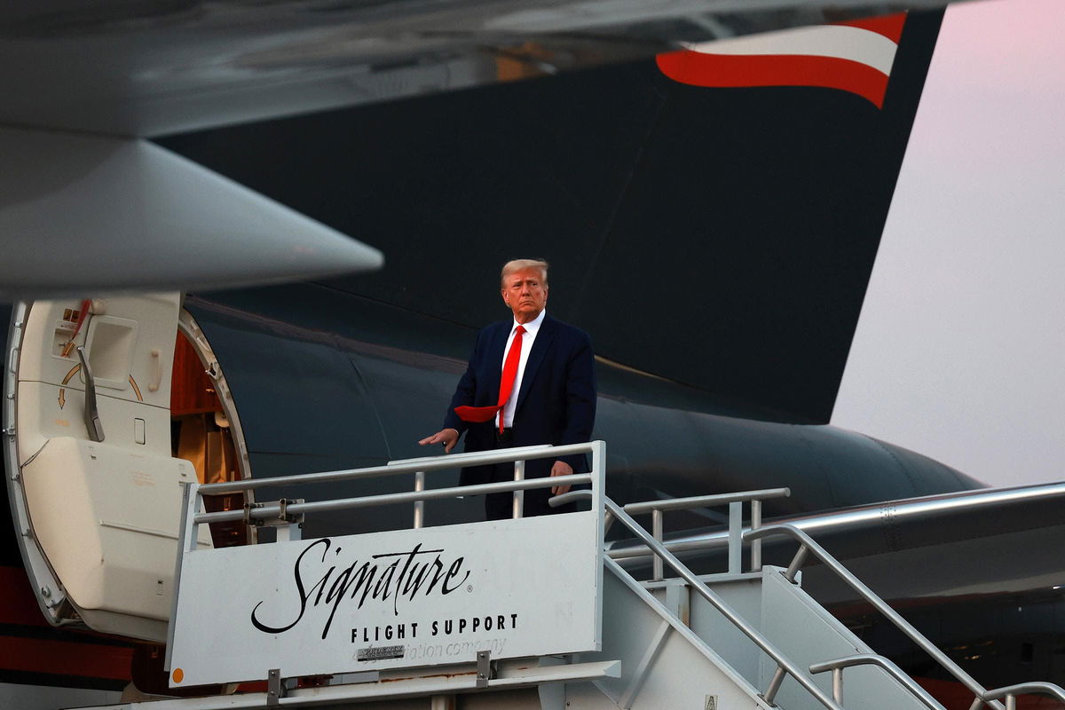 <i>Joe Raedle/Getty Images/File via CNN Newsource</i><br/>Donald Trump boards Trump Force One as he departs Atlanta Hartsfield-Jackson International Airport after being booked at the Fulton County jail on August 24