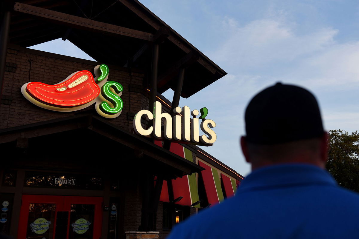 <i>Callaghan O'Hare/Bloomberg/Getty Images via CNN Newsource</i><br/>Chili's is taking aim at Applebee's over its value meal.