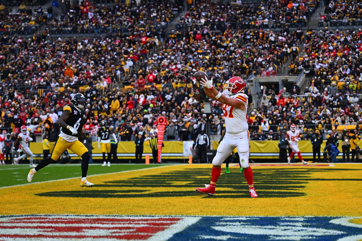 <i>Joe Sargent/Getty Images via CNN Newsource</i><br/>Kansas City Chiefs tight end Travis Kelce catches a fourth-quarter touchdown against the Pittsburgh Steelers.