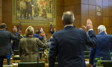 Oregon lawmakers sworn in Oregon Capital Chronicle