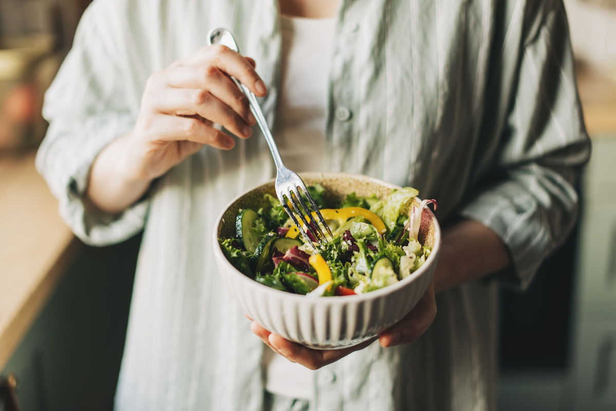 <i>Kseniya Ovchinnikova/Moment RF/Getty Images via CNN Newsource</i><br/>Taking even 10 minutes out of your workday to sit down to a meal can make a difference in how much you enjoy the food