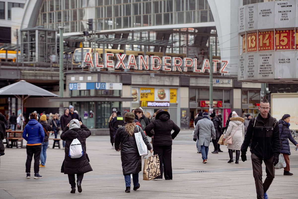 <i>Yen Duong/Bloomberg/Getty Images via CNN Newsource</i><br/>Shoppers in central Berlin in January 2025.