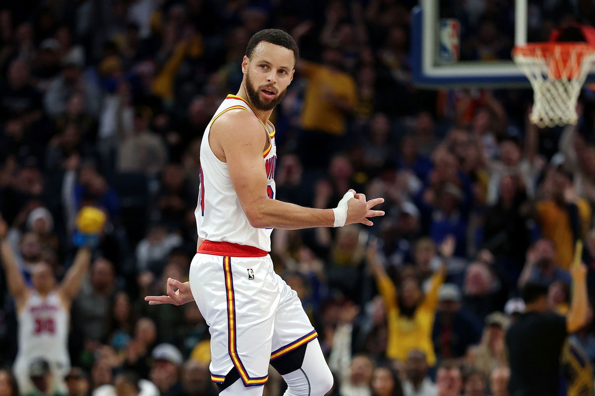 <i>Ezra Shaw/Getty Images via CNN Newsource</i><br/>Stephen Curry played 30 minutes despite a sprained thumb having prevented him from using his right hand during practice on January 1.