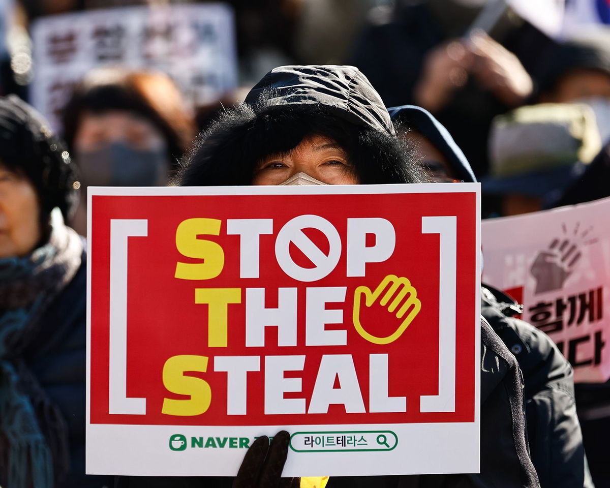 <i>Daniel Ceng/Anadolu/Getty Images via CNN Newsource</i><br/>Protesters with both American and South Korean flags and 'Stop the Steal' placards gather to show support for the impeached-President Yoon Suk Yeol