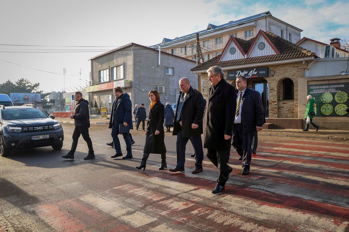 <i>Aurel Obreja/AP via CNN Newsource</i><br/>Maia Sandu (center) visits Varnita