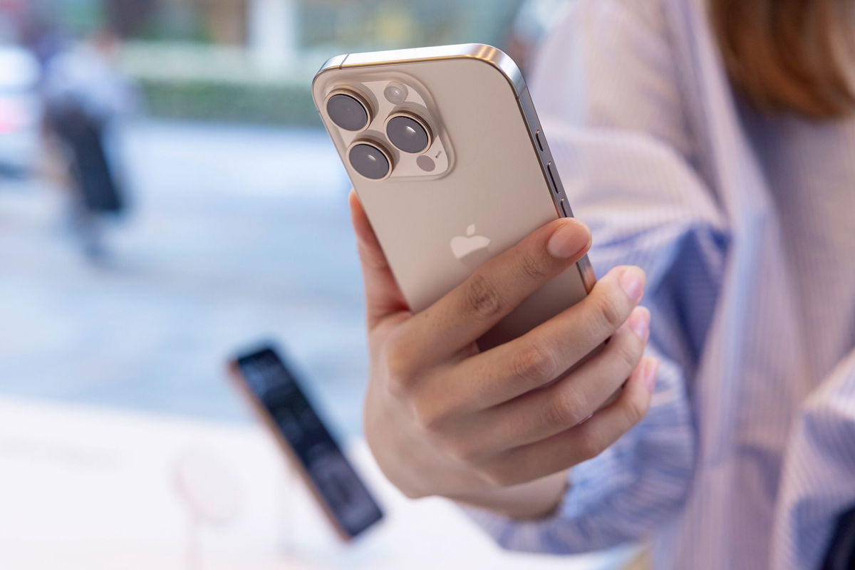 <i>Stanislav Kogiku/SOPA Images/LightRocket via Getty Images via CNN Newsource</i><br/>iPhone users said a bug was causing their phones to type