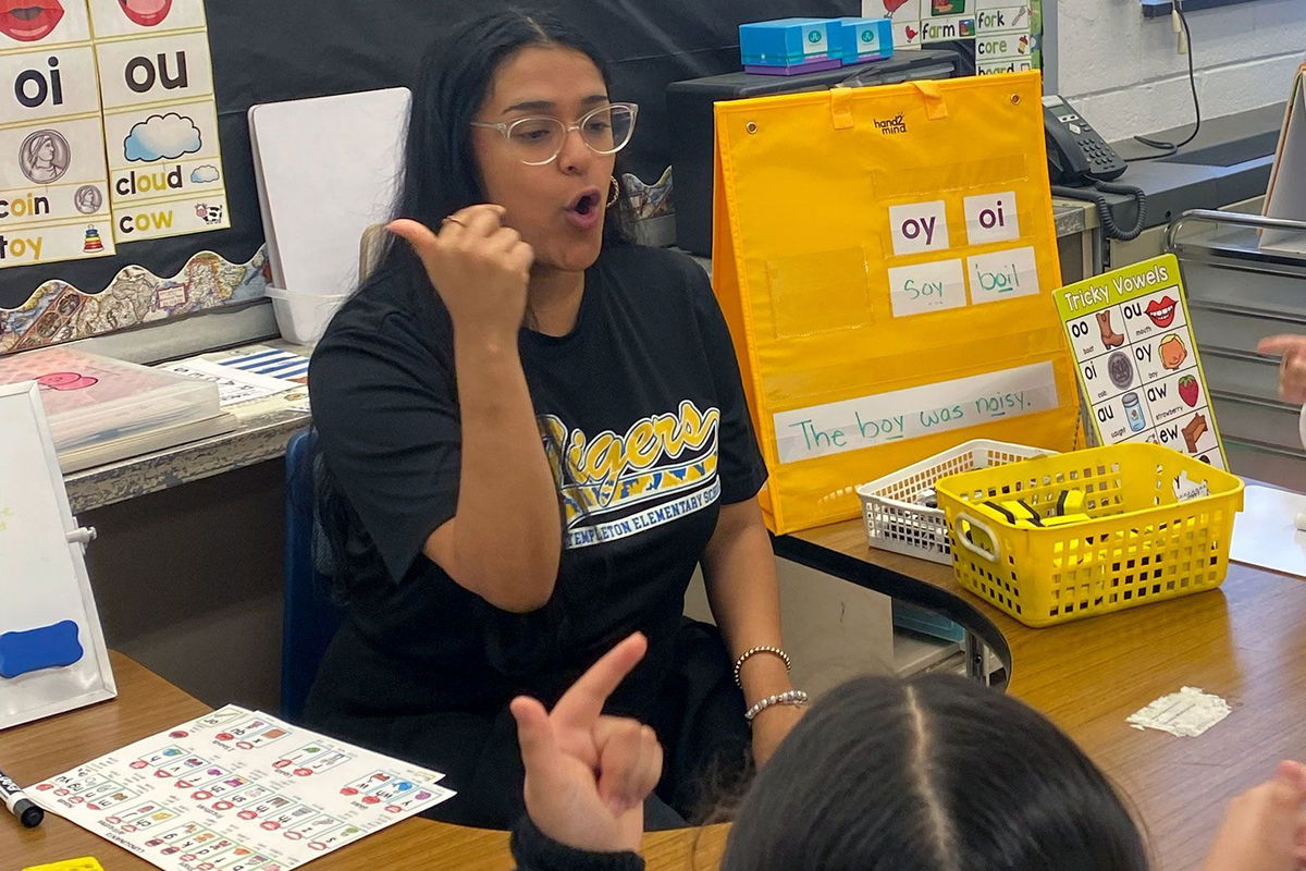 <i>Courtesy Yakie Palma via CNN Newsource</i><br/>Second-grade teacher Yakie Palma is pictured in the classroom with her students at a local public school.