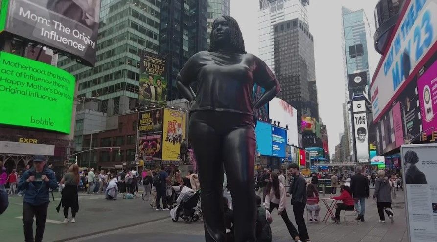 <i>WCBS/WLNY via CNN Newsource</i><br/>