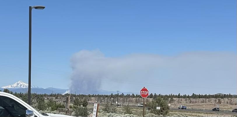 Alder-Springs-Fire-tall-smoke-plume.jpg