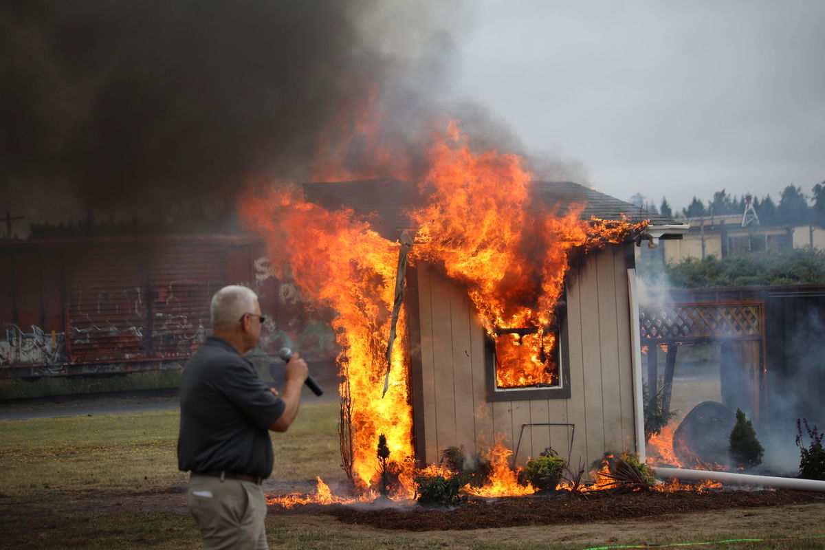 Oregon Fire Marshals demonstrate how quickly fire spreads through unprepared homes