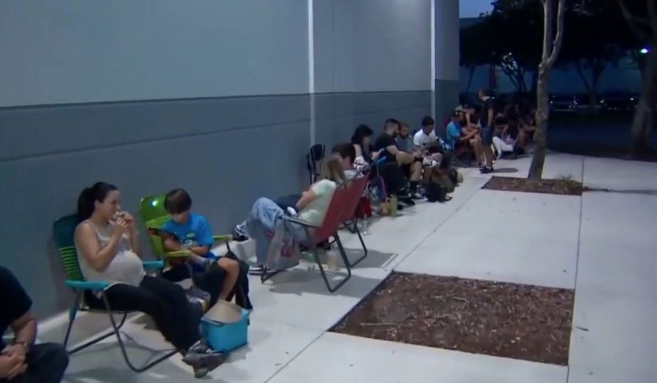 <i>WSVN via CNN Newsource</i><br/>Fans and gamers lined up outside of retail stores
