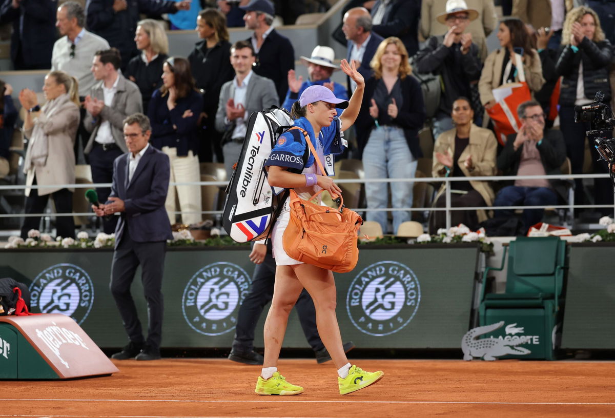 <i>Julian Finney/Getty Images via CNN Newsource</i><br/>The match saw Świątek’s winning streak at the French Open come to an end.